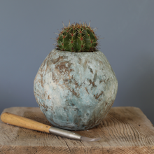 Carica l'immagine nel visualizzatore di Gallery, Vaso Luna in Terra Cruda Lisciato a Pietra d’Agata | Terra Cruda®