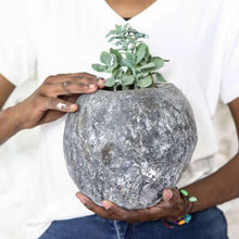 Carica l'immagine nel visualizzatore di Gallery, Vaso Luna in Terra Cruda Lisciato a Pietra d’Agata | Terra Cruda®