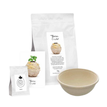 Carica l'immagine nel visualizzatore di Gallery, Small Garden Box Menta. Una box contiene un sacchetto di Terra Cruda da un chilo, semi di peperoncino arcobaleno, menta o crocus di zafferano e una controforma. Idea regalo sostenibile per amanti delle piante. Small Garden Box: costruisci un vaso 100% naturale e coltiva piante da portare in tavola, seguendo i principi della sostenibilità agroalimentare.
