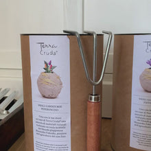 Carica e avvia il video nel visualizzatore di galleria, Small Garden Box La Terra Cruda®
